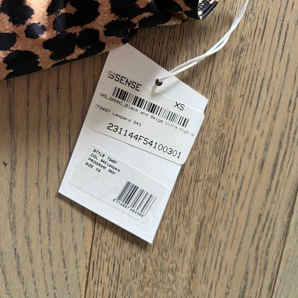 Ganni Cheetah Print Biker Short - Picture 3 of 4